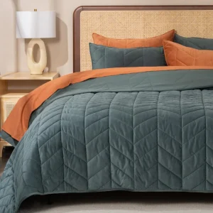 Luxurious Velvet King Size Oversized Quilt Set – Soft, Lightweight & Elegant Forest Green Bedding with Pillow Shams